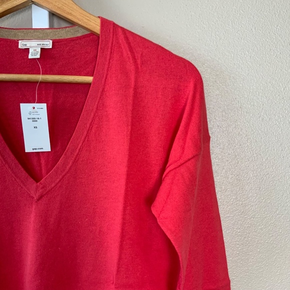 GAP Luxelight Perfect V-neck Sweater - Picture 6 of 16